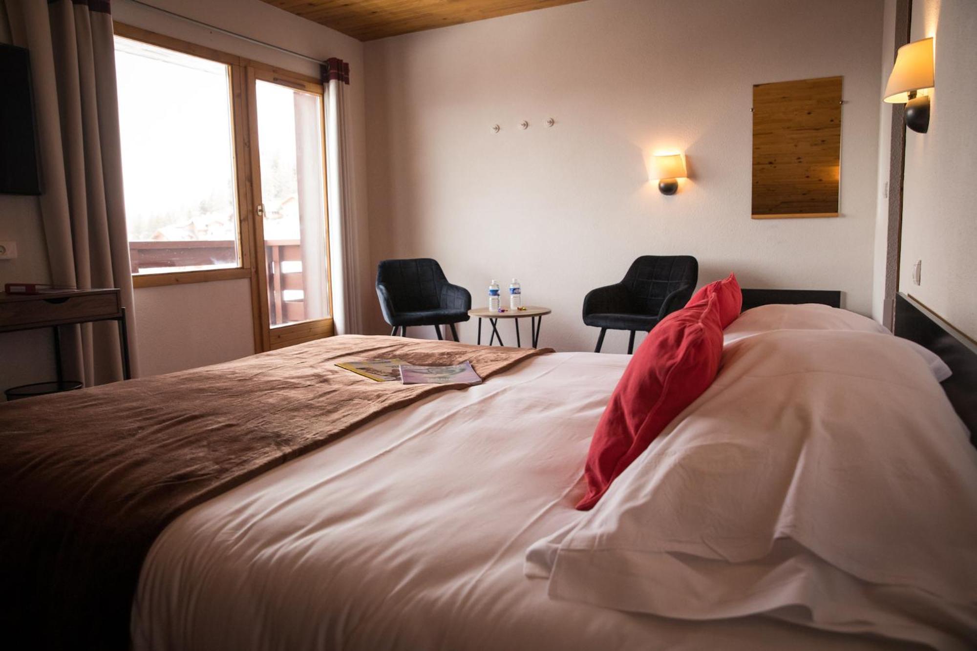 Hotel Emeraude Пезе-Нанкруа Экстерьер фото