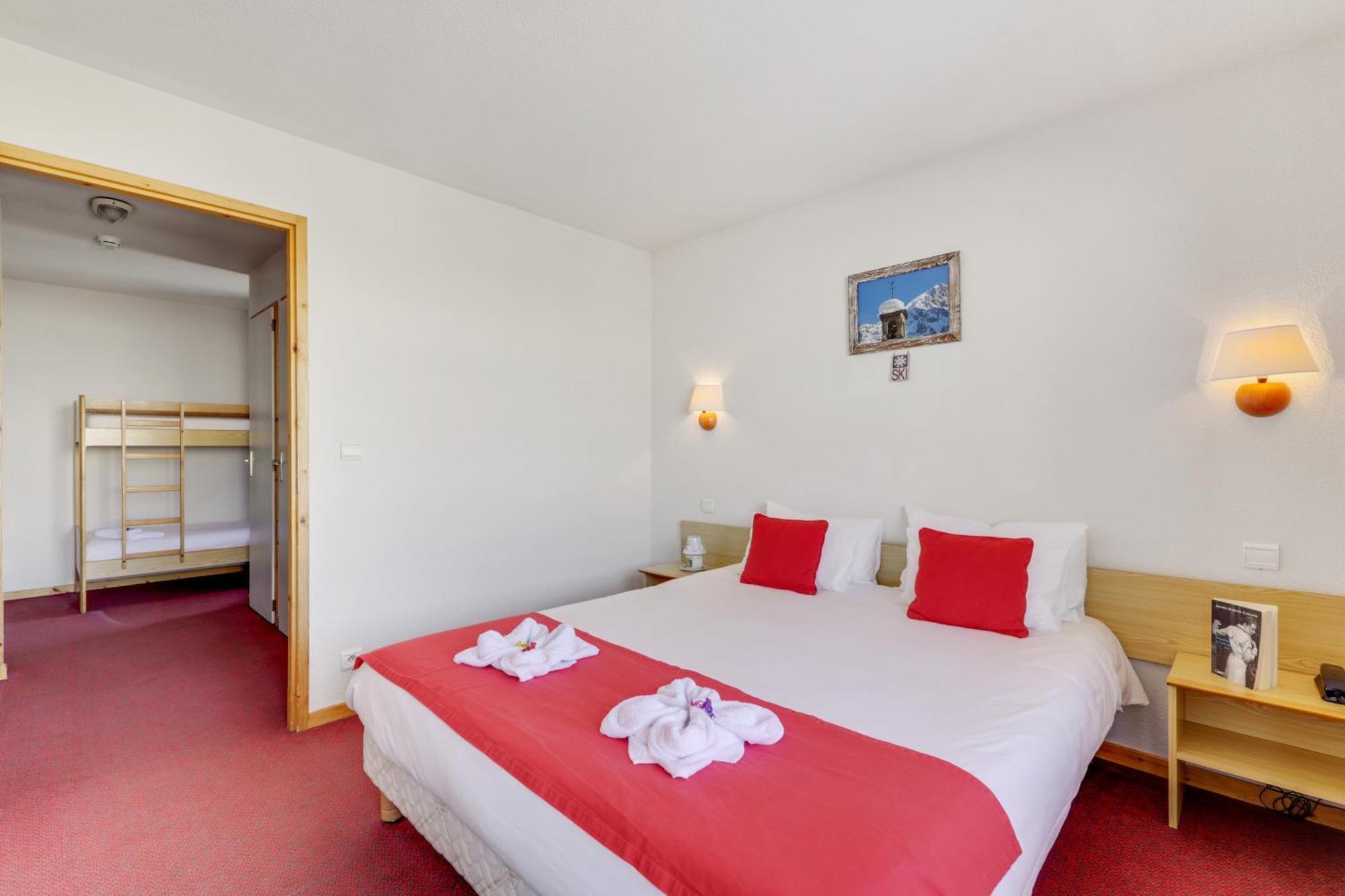 Hotel Emeraude Пезе-Нанкруа Экстерьер фото