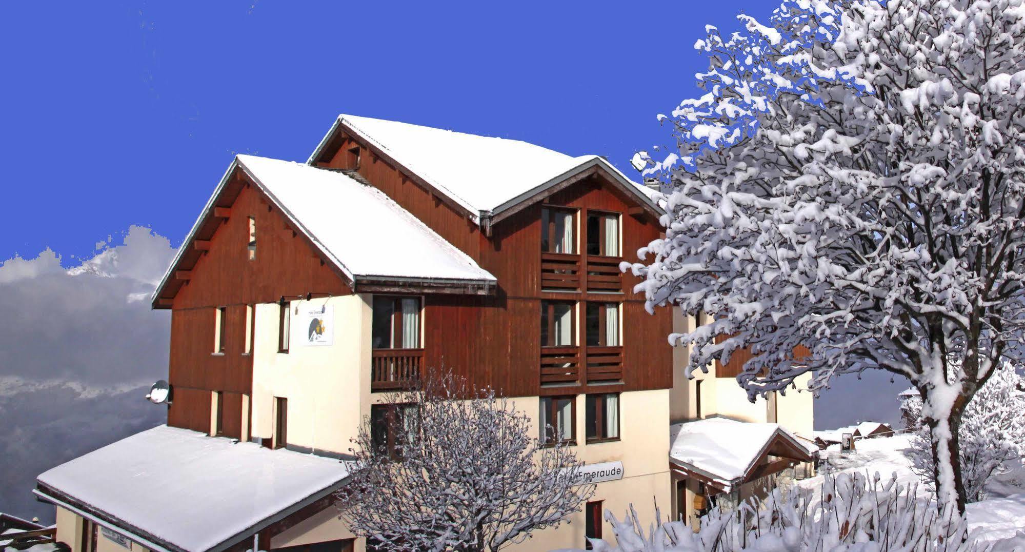 Hotel Emeraude Пезе-Нанкруа Экстерьер фото