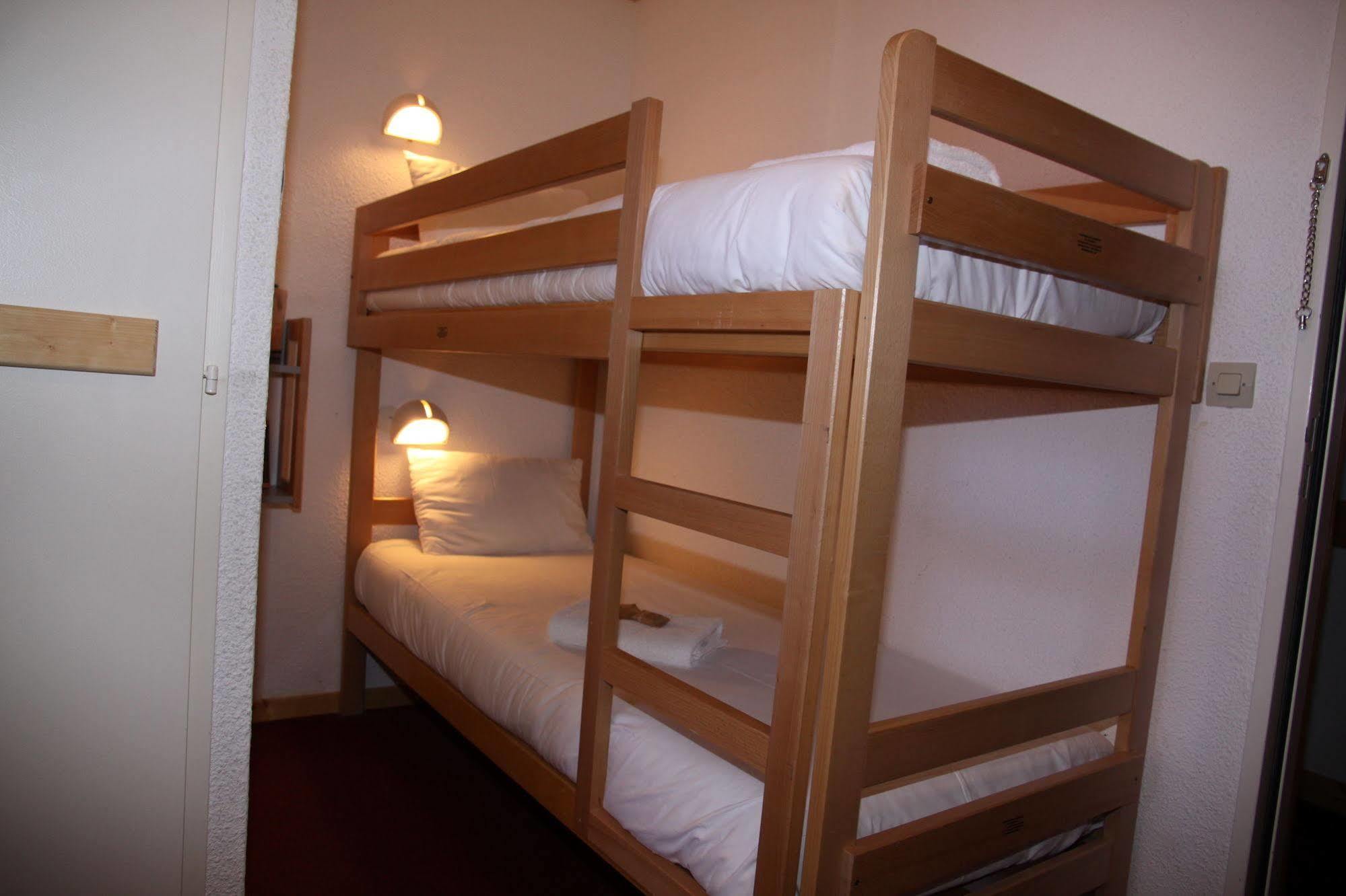 Hotel Emeraude Пезе-Нанкруа Экстерьер фото